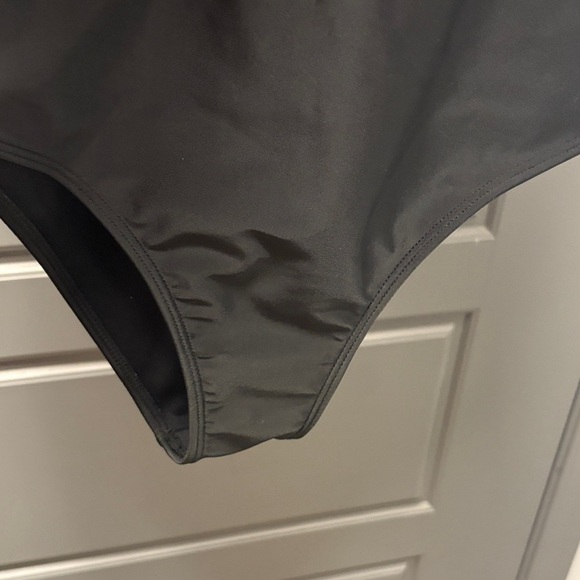 Black one piece bathing suit  with adjustable straps Medium coverage NWOT - Picture 5 of 11